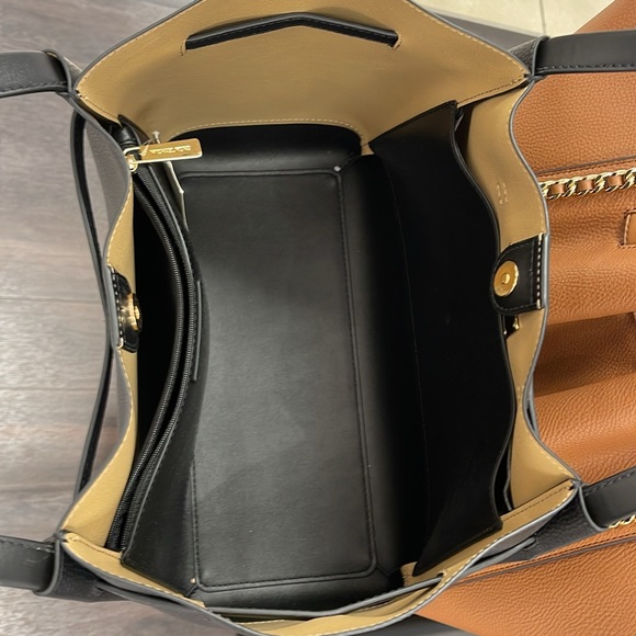 MICHAEL KORS
Reed Large Logo Belted Shoulder Tote Bag
Black 
NWT - Picture 12 of 16